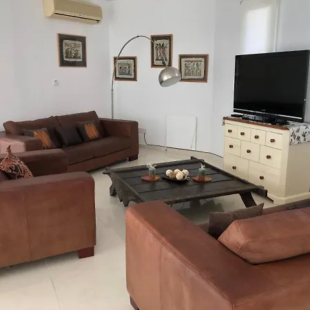 Willa White House For A Perfect Family Holiday *