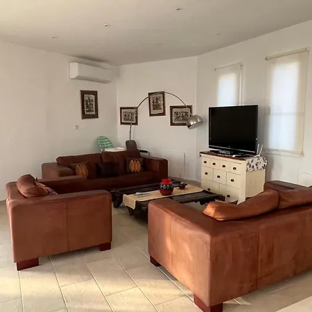 Willa White House For A Perfect Family Holiday *