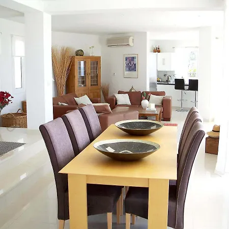 White House For A Perfect Family Holiday Villa