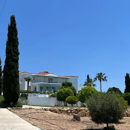 White House For A Perfect Family Holiday Villa *